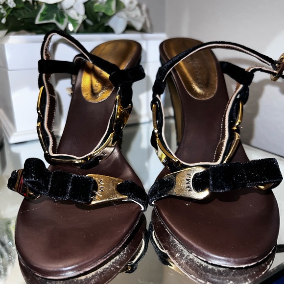 Beautiful gold black Marc Jacob’s heels - Picture 2 of 7